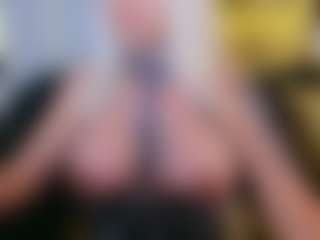 Live cam show with AlenaRios - Average on Camsoda