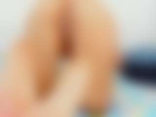 Live cam show with MiiaPonss - Thin on friskycurves.com