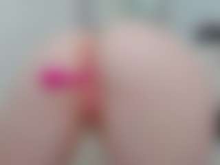 Live cam show with Sundy-Rose - Butt Plug on StripNow
