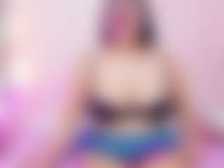 Live cam show with curvybuffgirllll - MILF Teen (18+) on Dolls Live