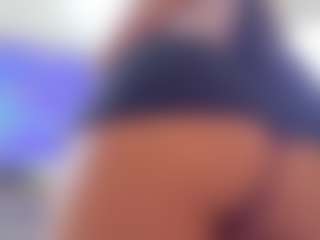 Live cam show with curvybuffgirllll - College on wildcum.com