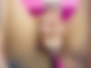 Live cam show with curvybuffgirllll - Middle Aged on Camsoda