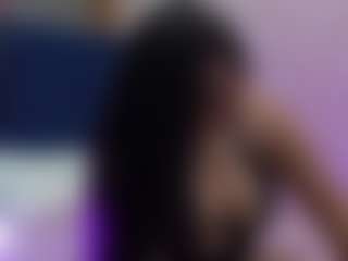 Live cam show with curvybuffgirllll - Bedroom Mature on Camsoda
