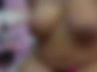 Live cam show with curvybuffgirllll - Bedroom Mature on Camsoda