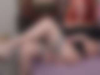 Kora Racy MILF webcam performer live streaming