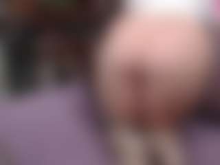 Kora Racy MILF webcam performer live streaming