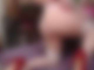 Kora Racy MILF webcam performer live streaming