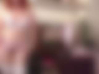 Kora Racy MILF webcam performer live streaming