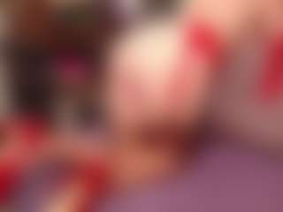 Kora Racy MILF webcam performer live streaming