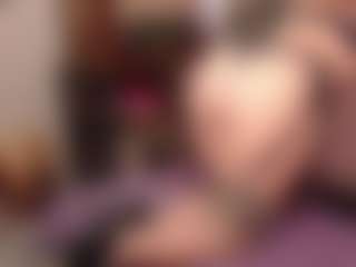 Kora Racy MILF webcam performer live streaming