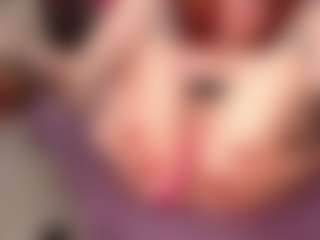 Kora Racy MILF webcam performer live streaming