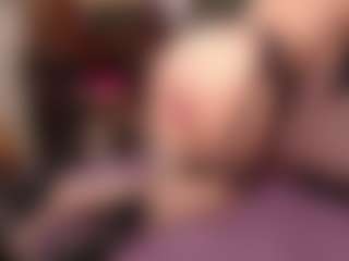 Kora Racy MILF webcam performer live streaming