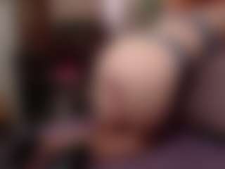 Kora Racy MILF webcam performer live streaming
