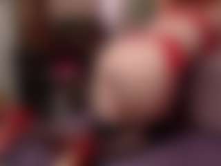Kora Racy MILF webcam performer live streaming