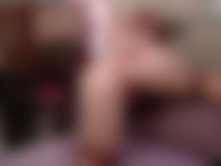 Kora Racy MILF webcam performer live streaming