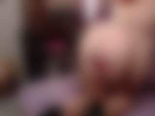Kora Racy MILF webcam performer live streaming