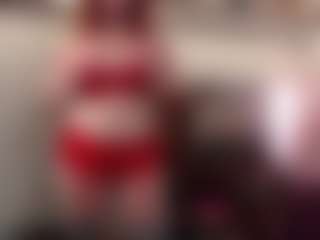 Kora Racy MILF webcam performer live streaming
