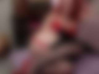 Live cam show with Kora Racy - Middle Aged on madthumbs