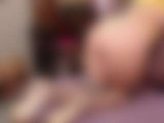 Kora Racy MILF webcam performer live streaming