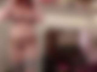 Kora Racy MILF webcam performer live streaming