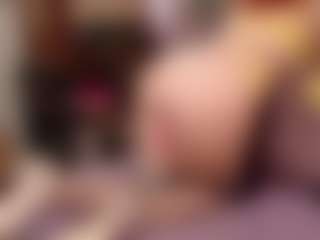 Kora Racy MILF webcam performer live streaming