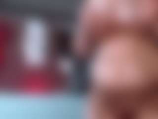 Kora Racy MILF webcam performer live streaming