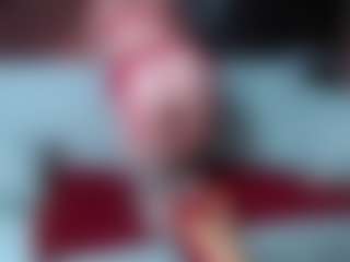 Kora Racy MILF webcam performer live streaming