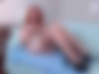 Live cam show with Kora Racy - Red Hair Middle Aged on Camsoda