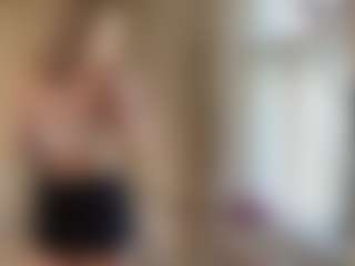 Live cam show with MilaHill - Kisses on Lustler