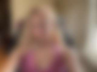 Live cam show with MilaHill - Nails on Camsoda