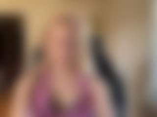 Live cam show with MilaHill - Nails on Camsoda