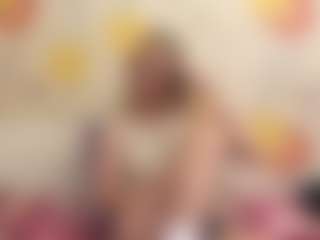 Live cam show with MilaHill - Office on Instabang