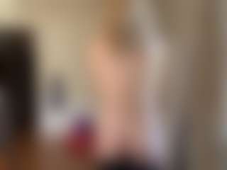 Live cam show with MilaHill - Kisses on Camiplay Live