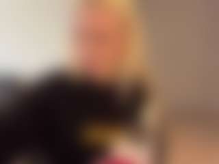 Live cam show with PenelopeMitchell - Granny Blonde Hair on TastyBlacksLive