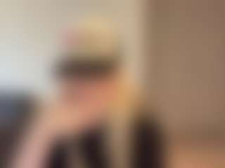 Live cam show with PenelopeMitchell - Granny Brown Hair on Chatstar