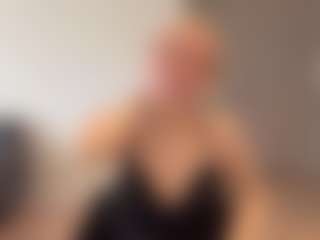 Live cam show with PenelopeMitchell - Granny Dildo on realtime-chat