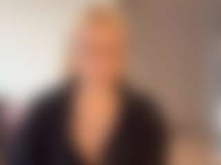 Live cam show with PenelopeMitchell - Trimmed Granny on Dolls Live