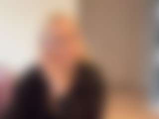 Live cam show with PenelopeMitchell - Dildo on Dare Cams