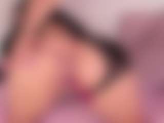 Live cam show with Dafnne-Hills - Thin on Camming Site