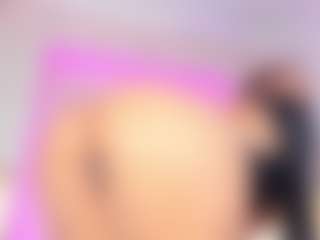 Live cam show with Pame - Lesbian on Uber Horny