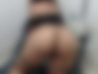 Live cam show with Velvet - Shaved on Camsoda