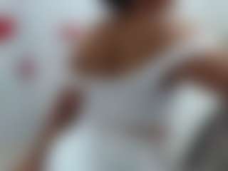 Live cam show with Velvet - Petite on AdultVida.com