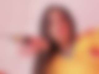 Live cam show with Elenna-salvatoree - Nipple Piercings on Chatstar