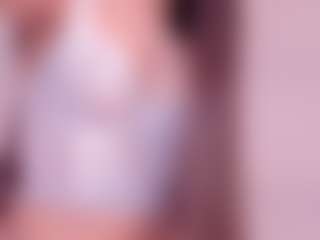 Live cam show with Elenna-salvatoree - Ride on Camsoda