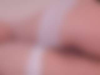 Live cam show with Elenna-salvatoree - Lovense on CamClone