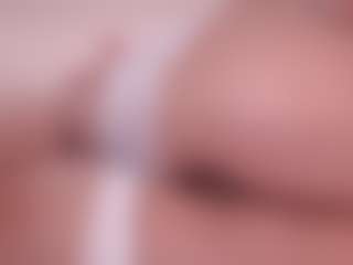 Live cam show with Elenna-salvatoree - Thin on Dare Cams