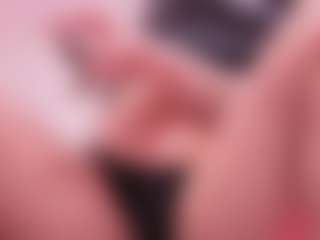 Live cam show with Elenna-salvatoree - HD on Milfs Live