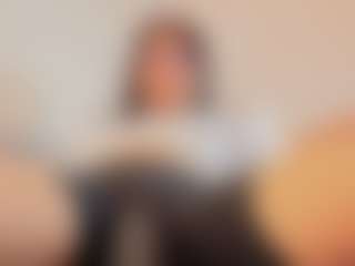 Live cam show with Elenna-salvatoree - Submissive on Camming Site