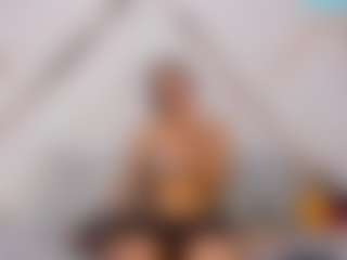 Live cam show with MiaHarper2 - Facial on Gym Cam Girls