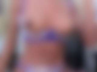 Live cam show with ScarletEvanss - Nipple Piercings on AdultVida.com